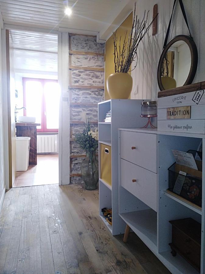 Appartement Cozy Dans Maison Privee Tauves Exterior photo